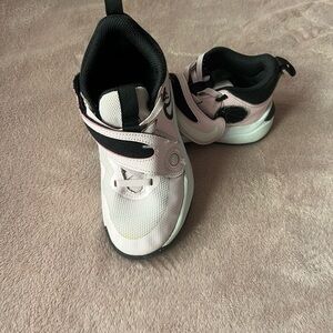 Nike girls sneakers great condition